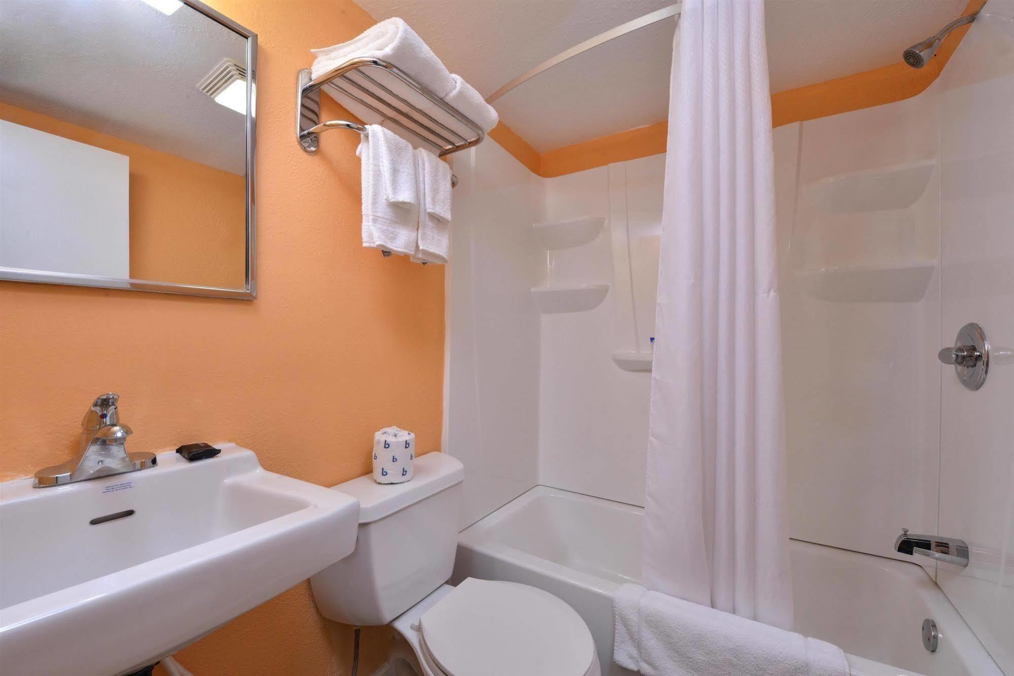 Media Inn & Suites Eksteriør bilde